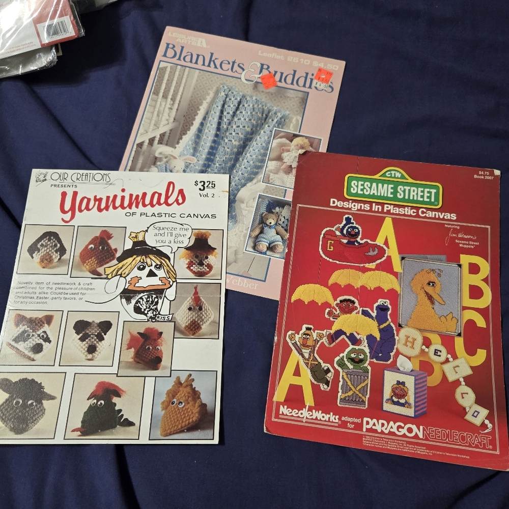 Sesame Street Designs in Plastic Canvas Paragon Book Yarn Animals And Blankets